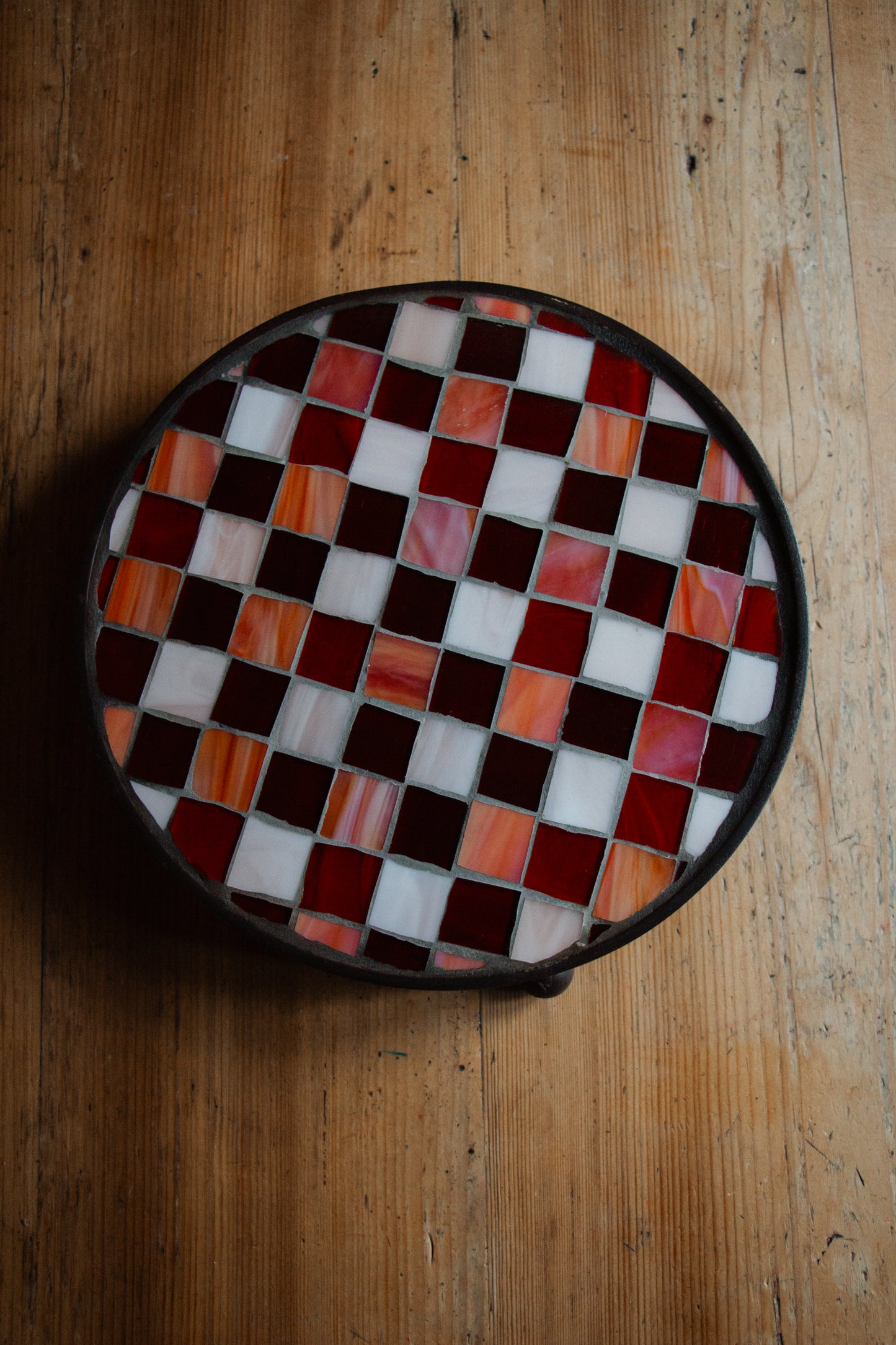 **AKTION ** Runder Untersetzer mit Glasmosaik rot weiß kariert