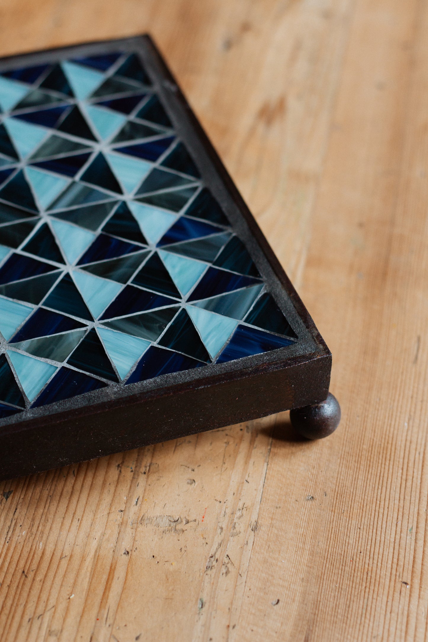 Quadrartischer Untersetzer mit Glasmosaik