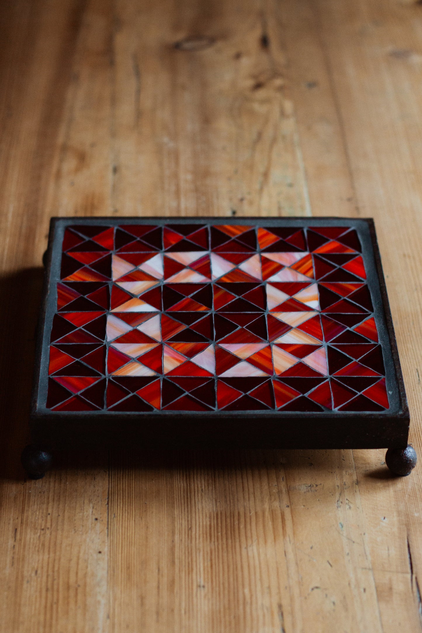 Quadratischer Untersetzer mit Glasmosaik