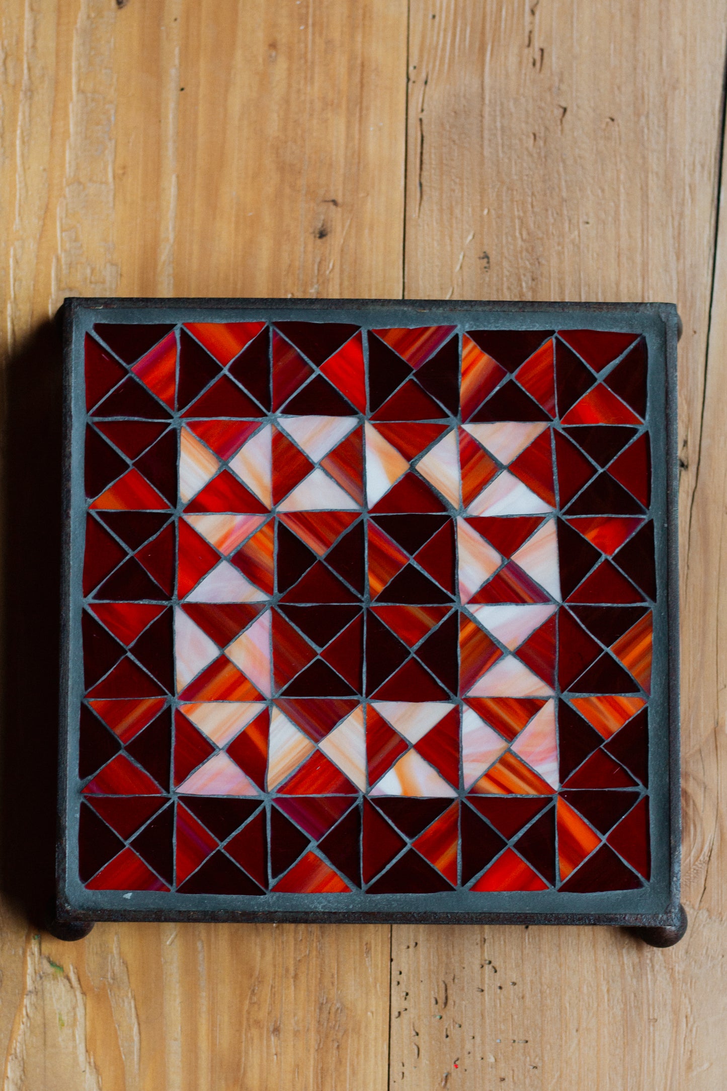 Quadratischer Untersetzer mit Glasmosaik