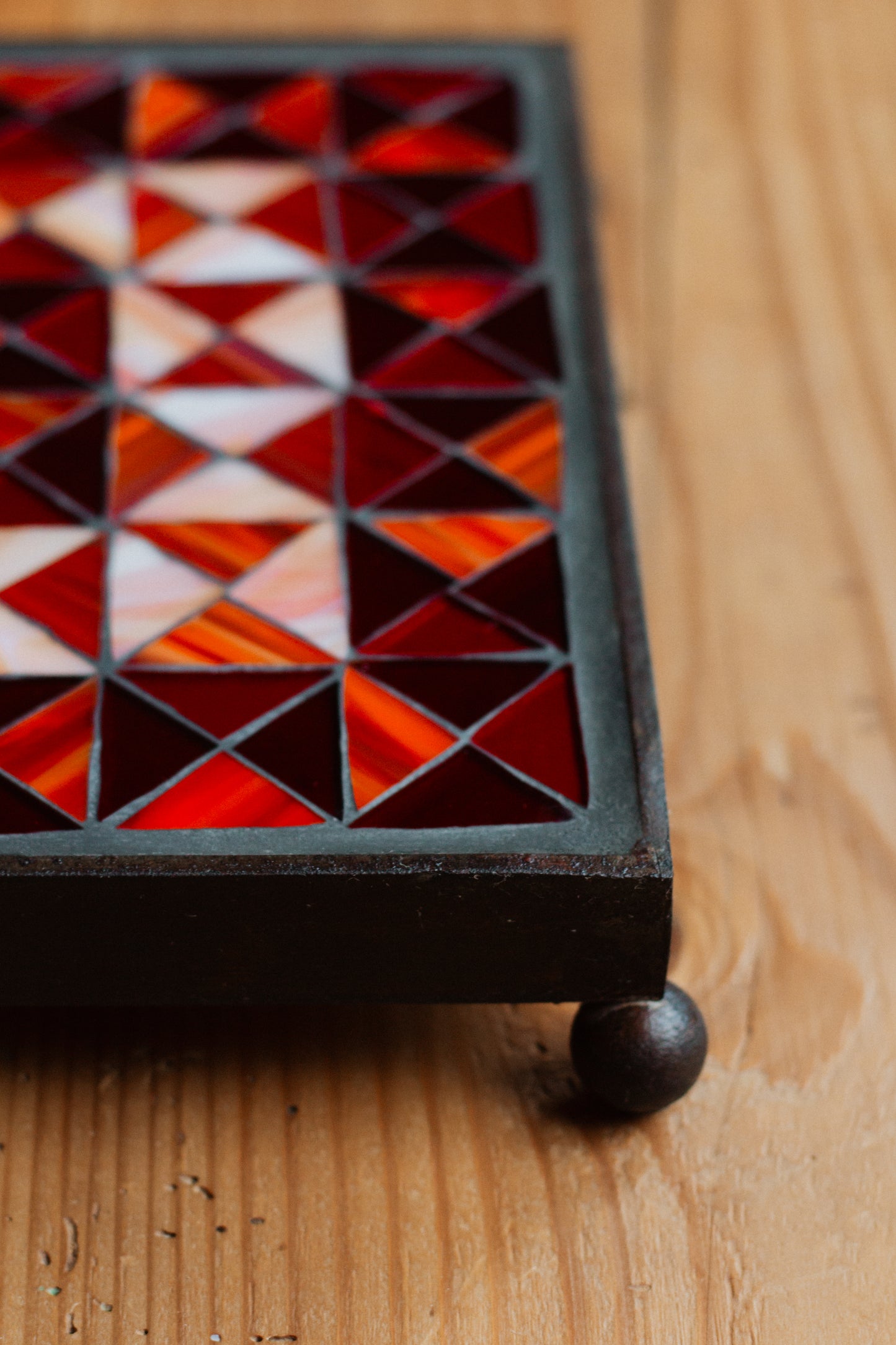 Quadratischer Untersetzer mit Glasmosaik