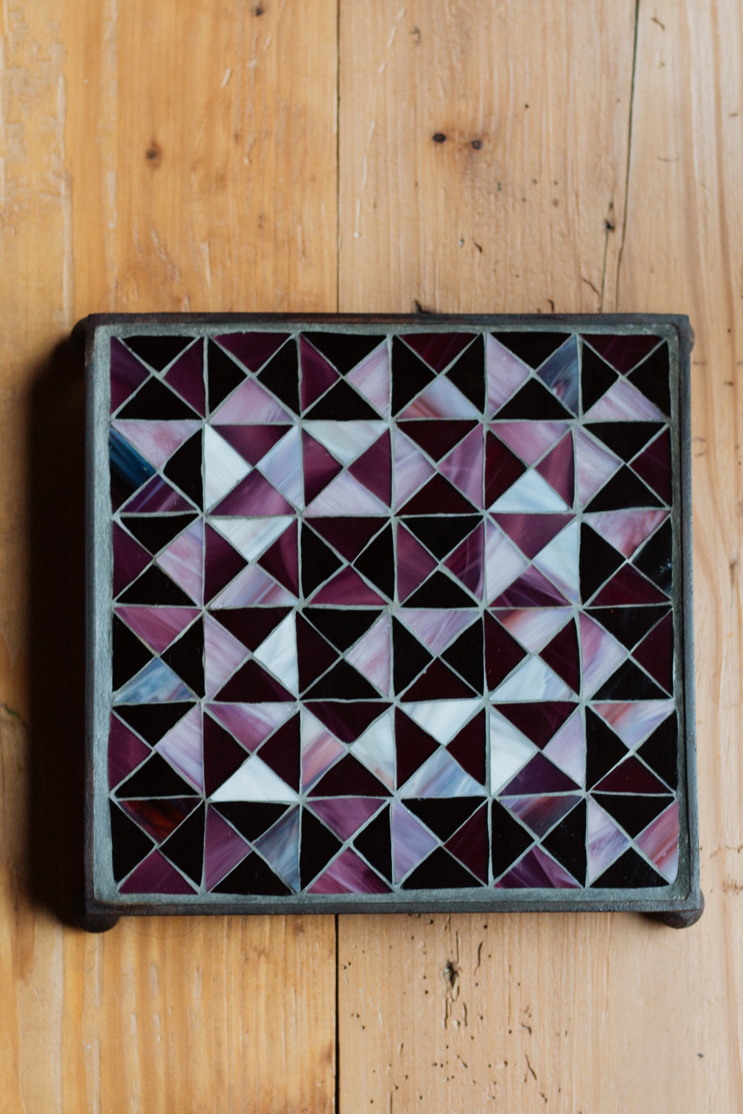 **AKTION** Quadratischer Untersetzer mit Glasmosaik purple Quilt II