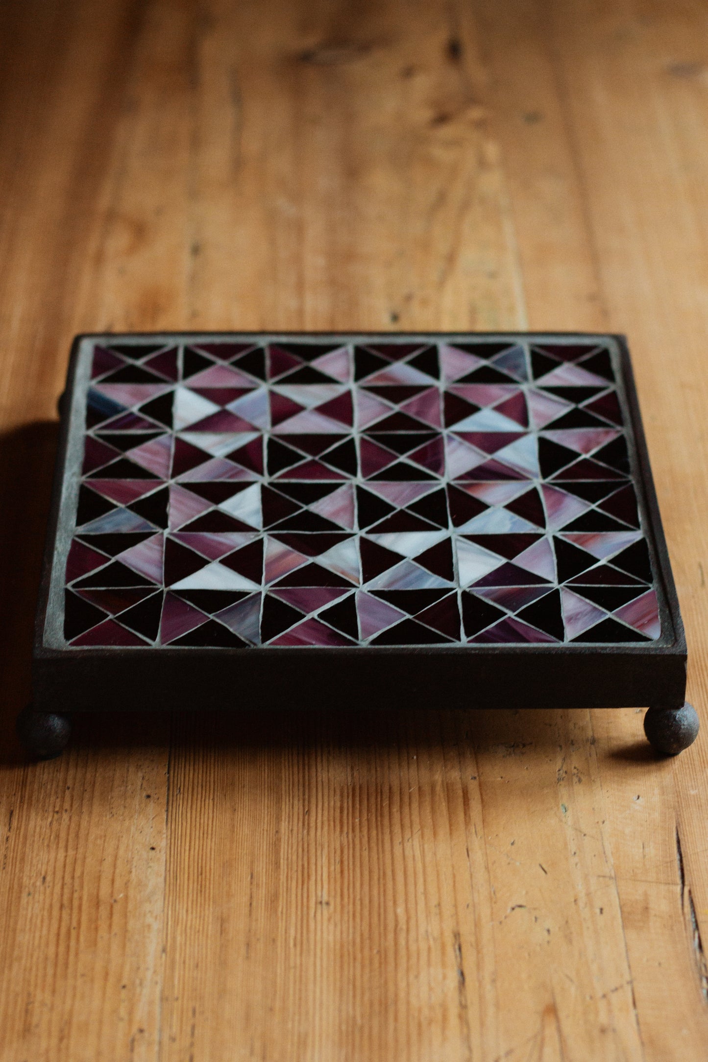 **AKTION** Quadratischer Untersetzer mit Glasmosaik purple Quilt II