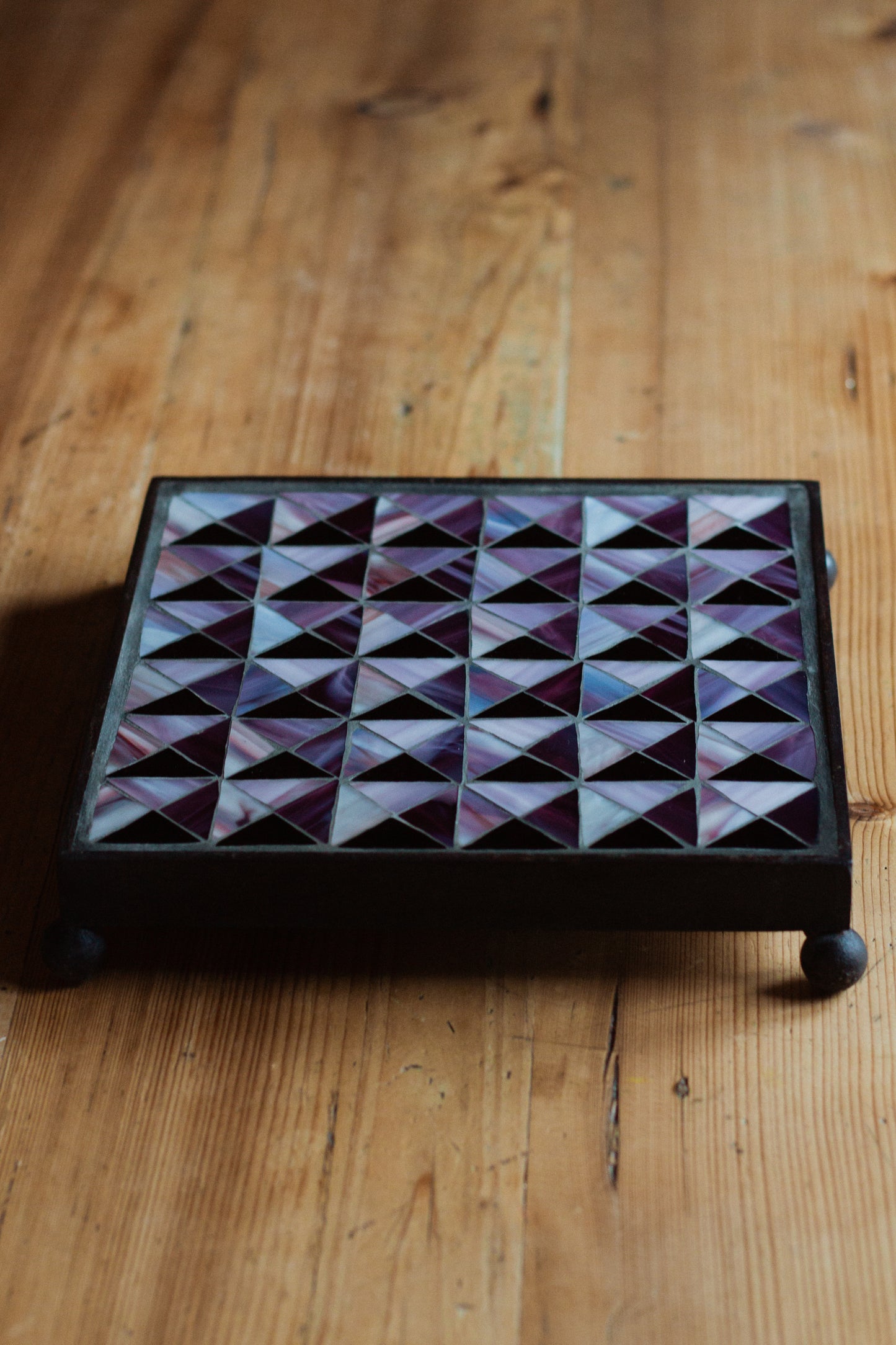 **AKTION** Quadratischer Untersetzer mit Glasmosaik puple Quilt