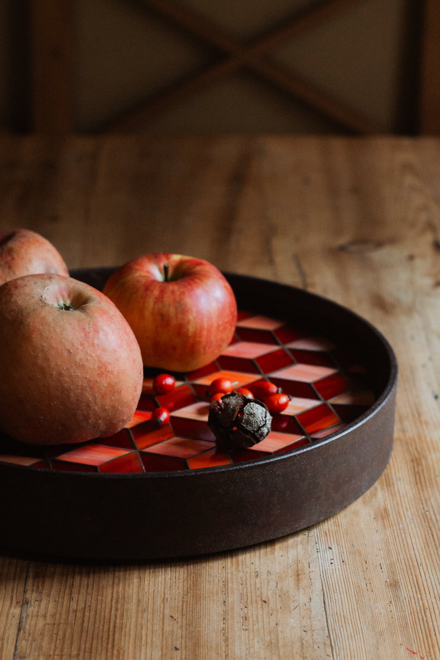 Schalen.Tisch Rote Rauten