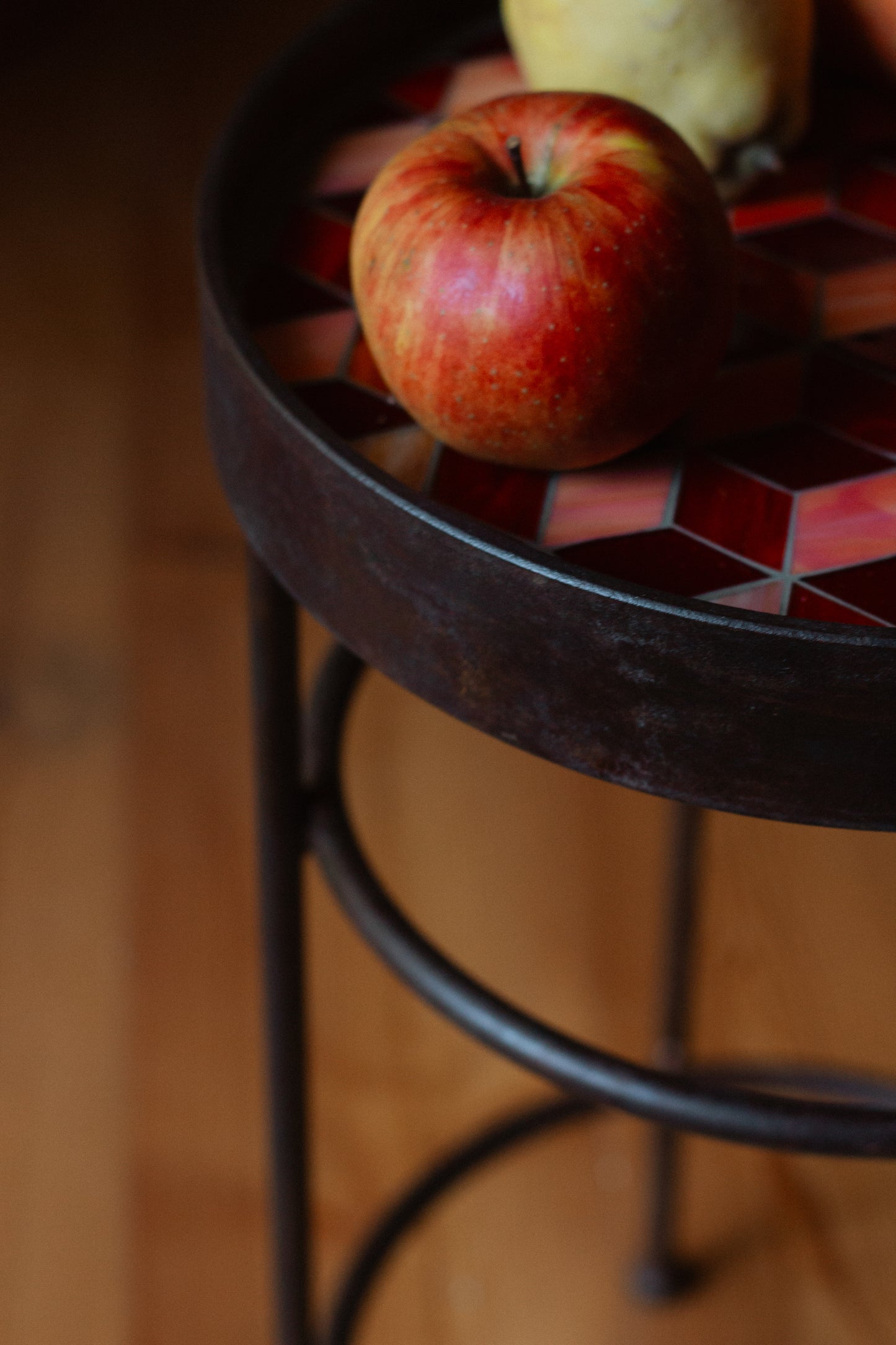 Schalen.Tisch Rote Rauten