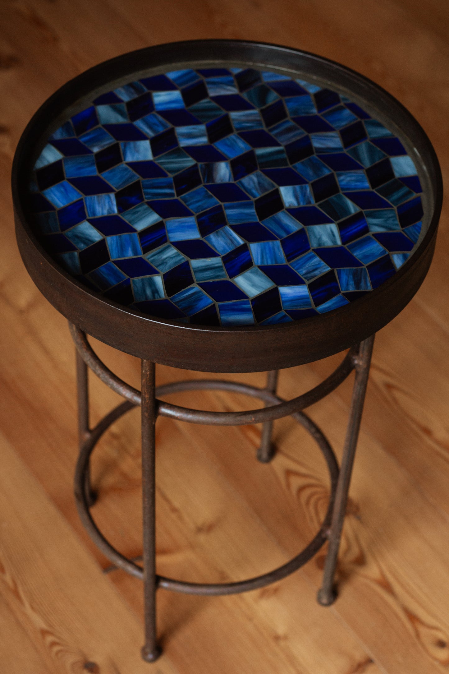 Schalen.Tisch Kornblume