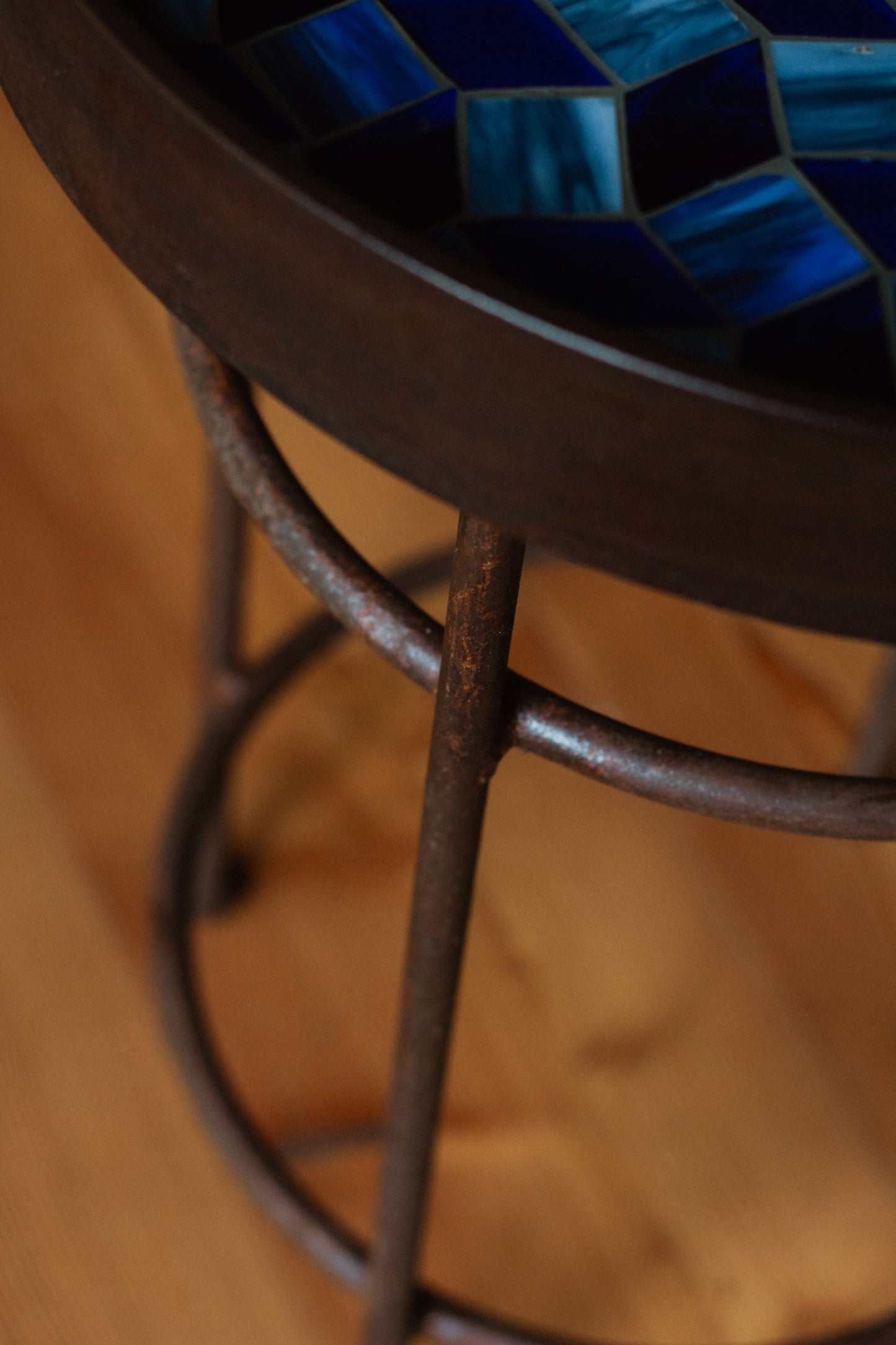 Schalen.Tisch Kornblume