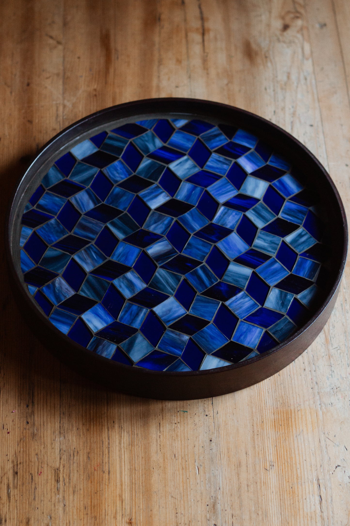 Schalen.Tisch Kornblume