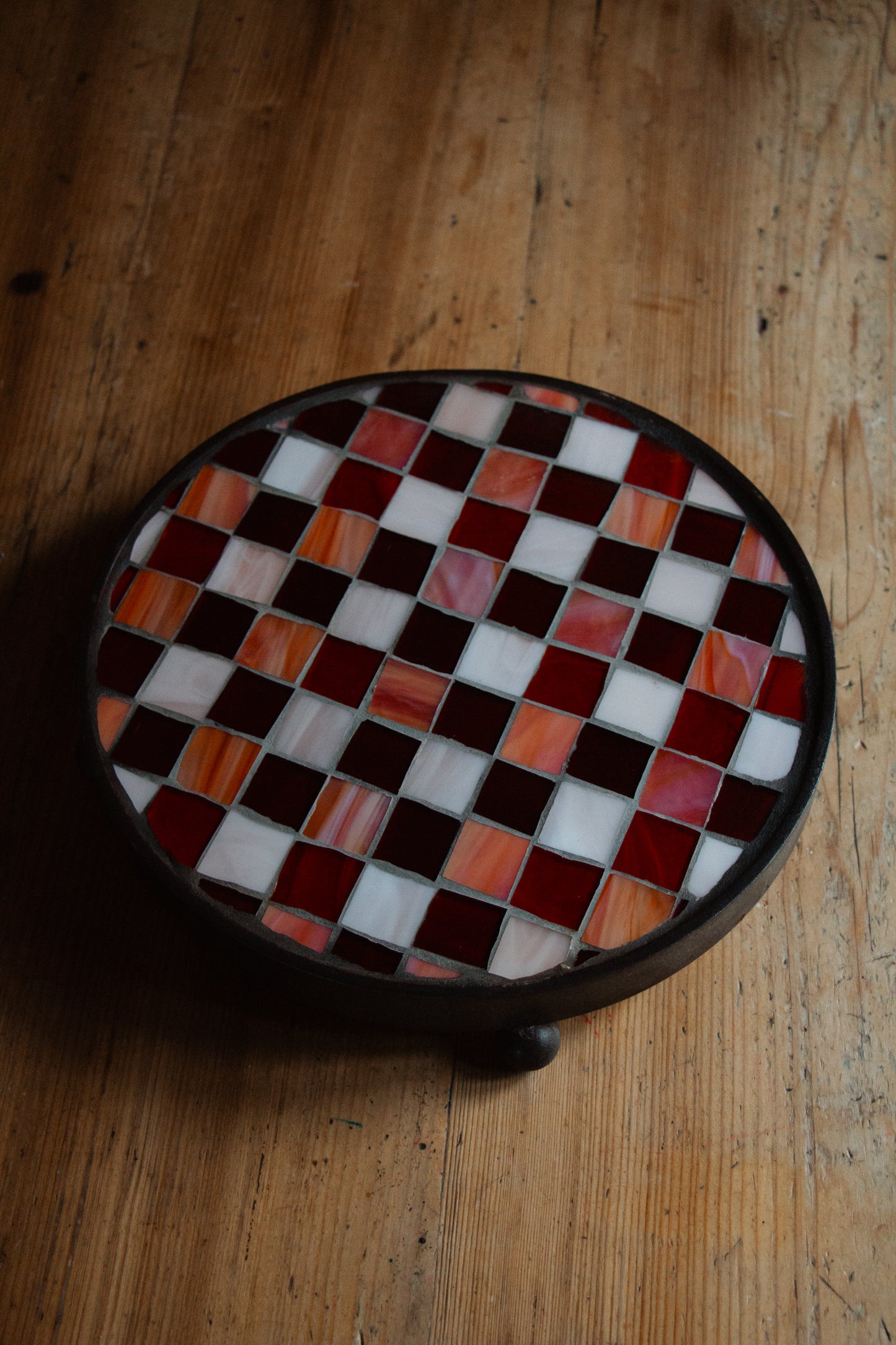 **AKTION ** Runder Untersetzer mit Glasmosaik rot weiß kariert