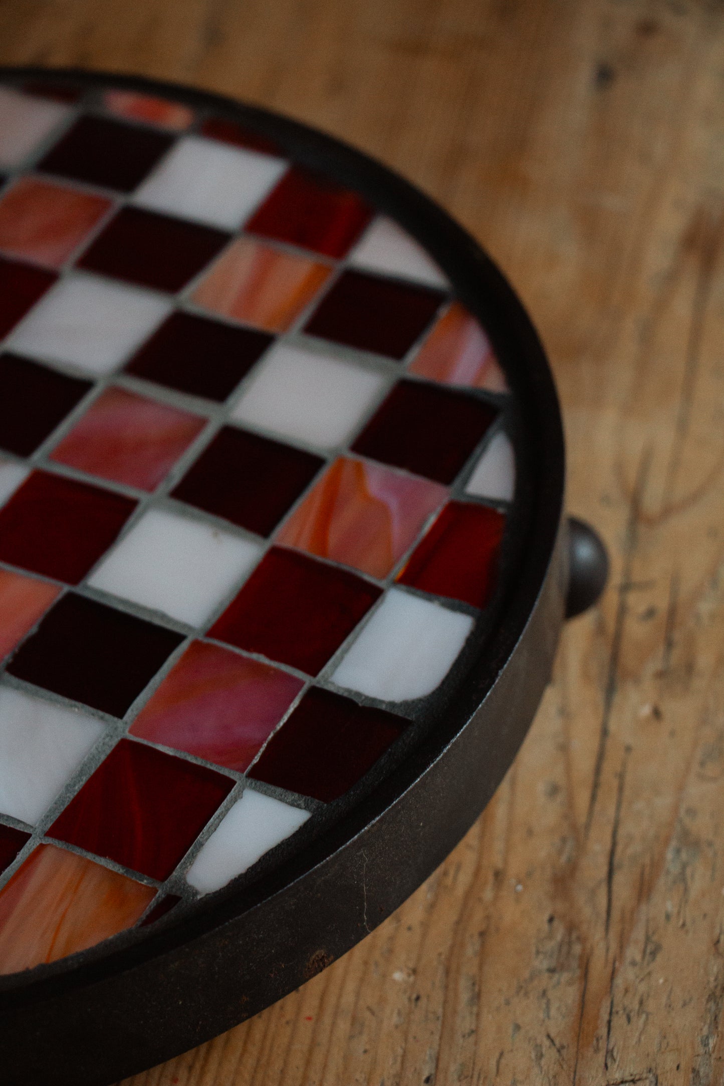 **AKTION ** Runder Untersetzer mit Glasmosaik rot weiß kariert