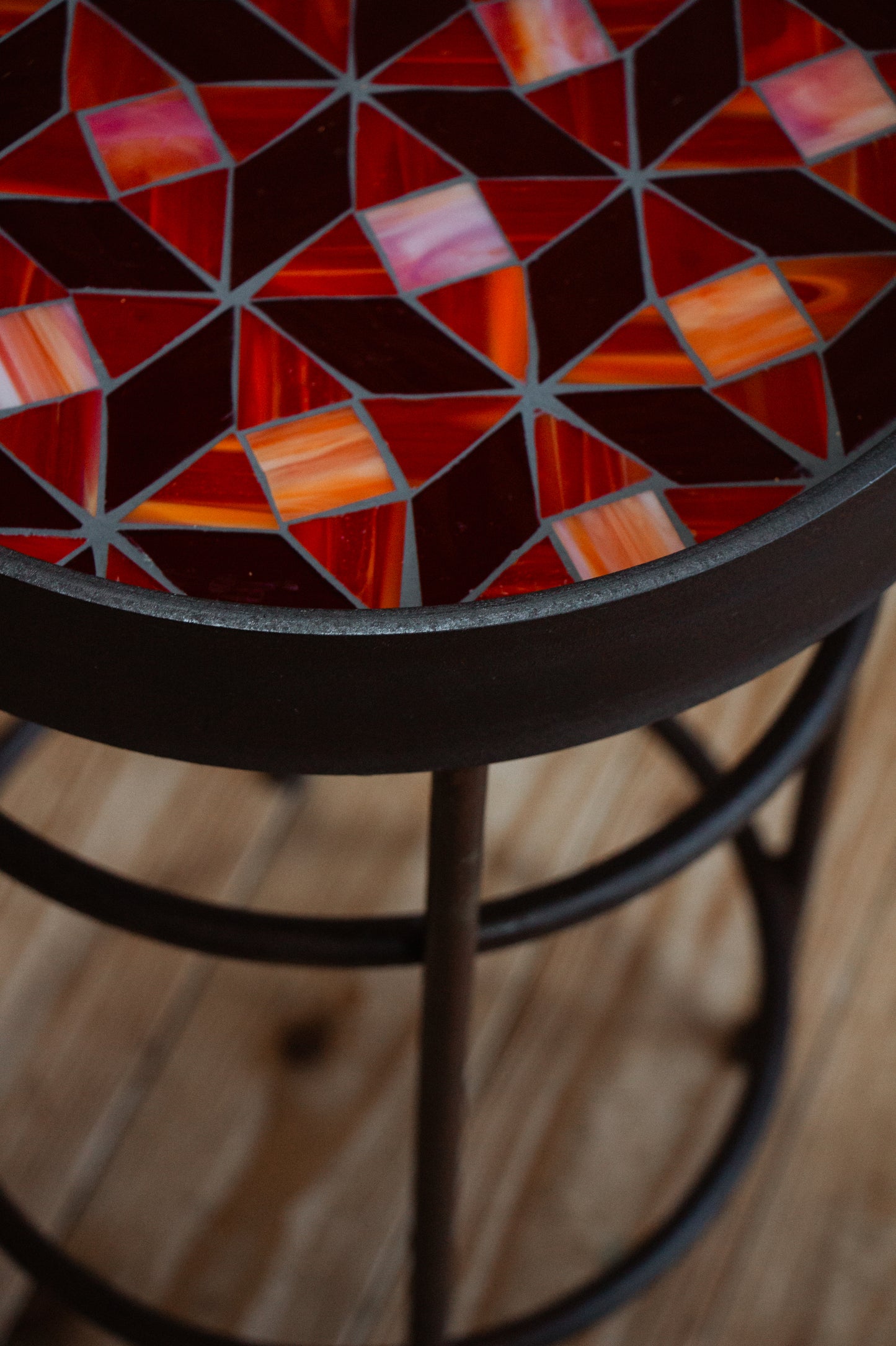 Schalen.Tisch Feuerrot