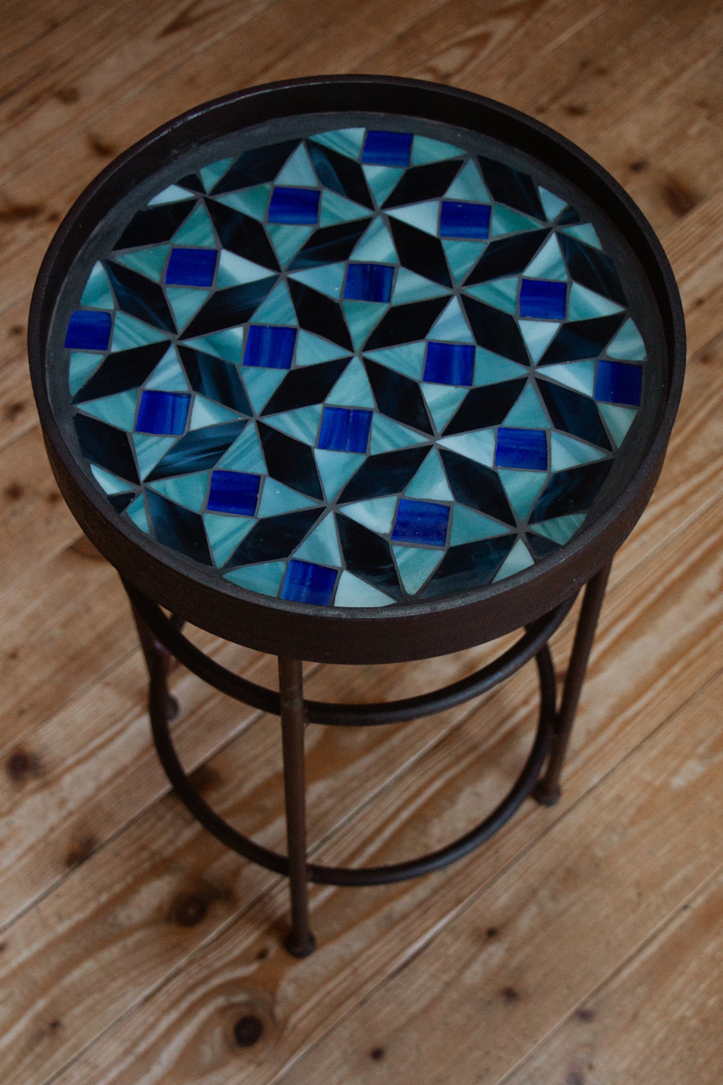 Schalen.Tisch Eisblau