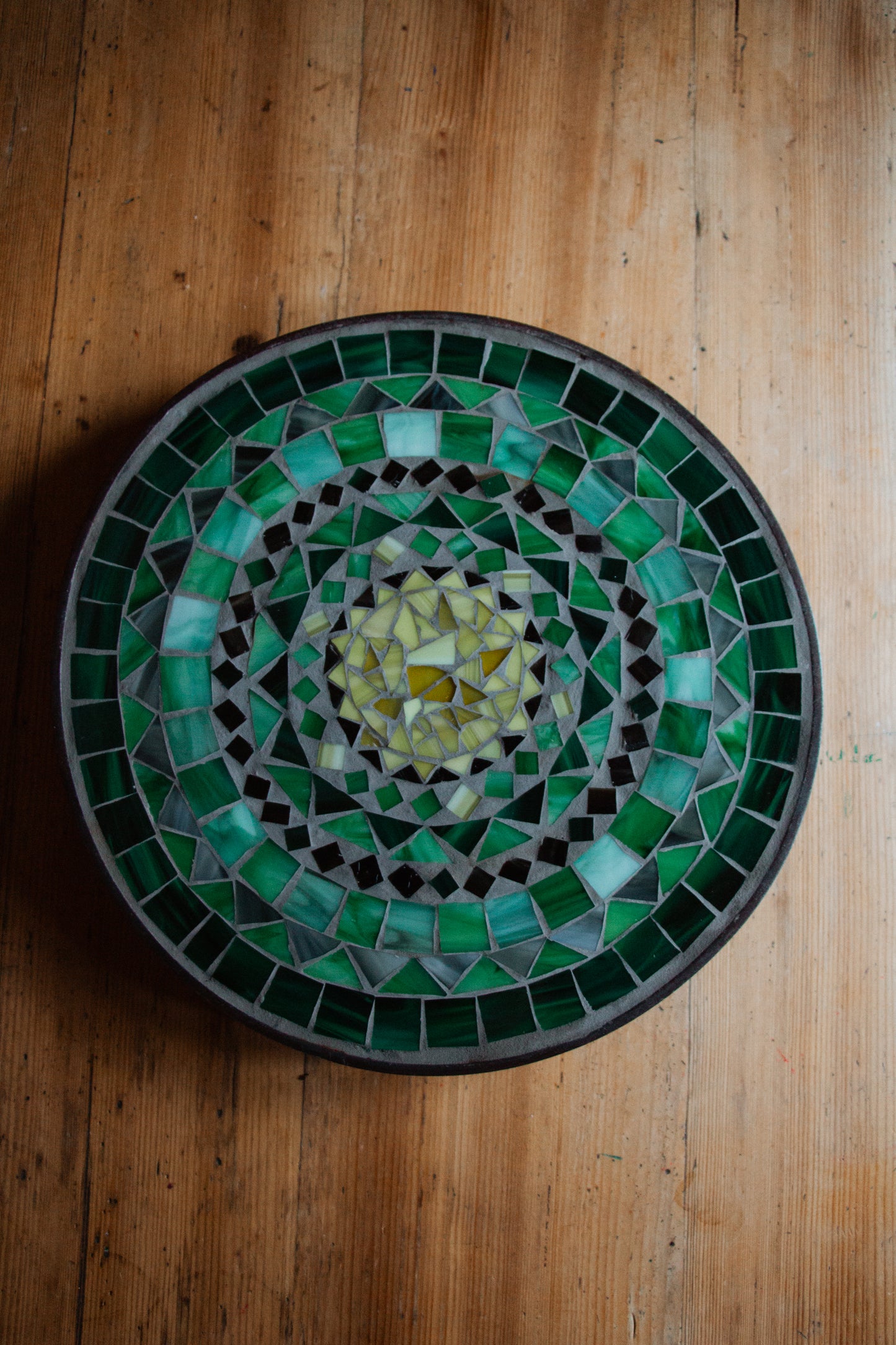 **AKTION** Runder Untersetzer mit Glasmosaik grün gelb