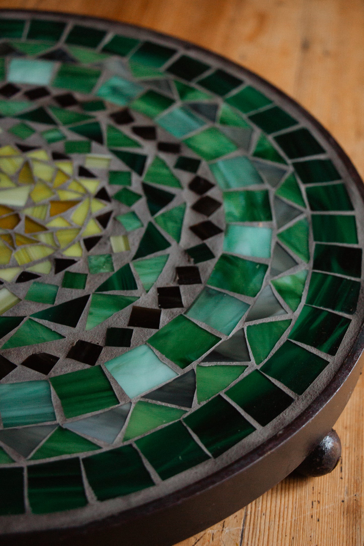 **AKTION** Runder Untersetzer mit Glasmosaik grün gelb