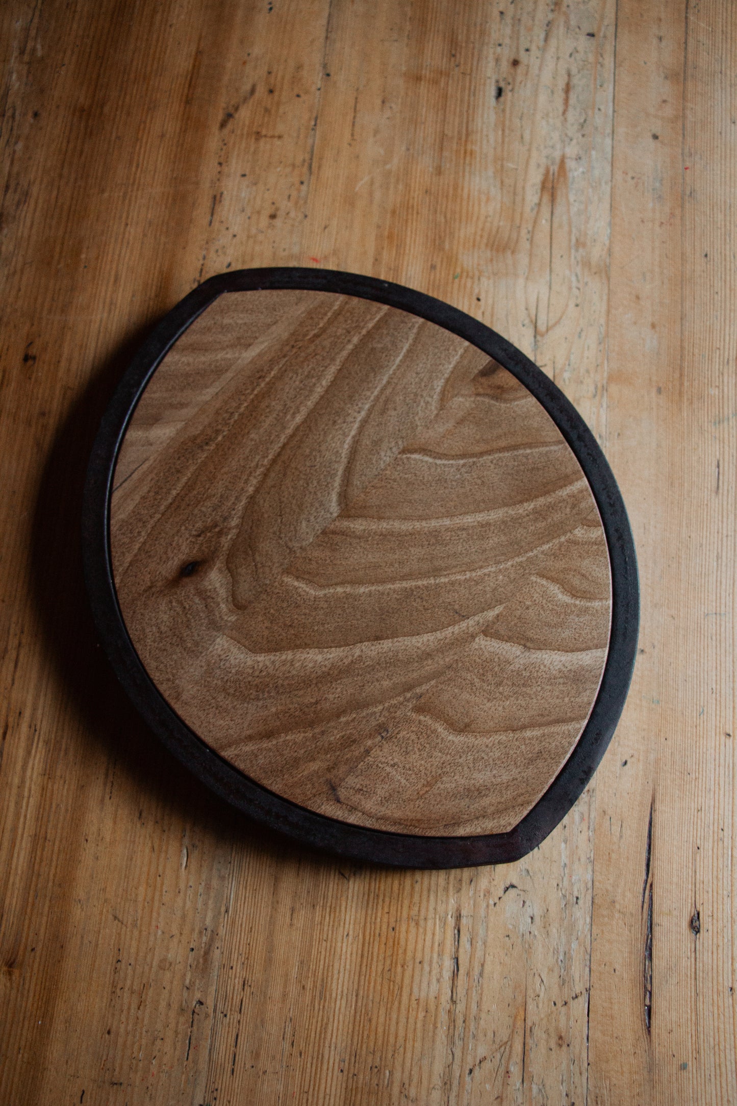 Untersetzer Holz in Blattform mit Metallrahmen 30 cm