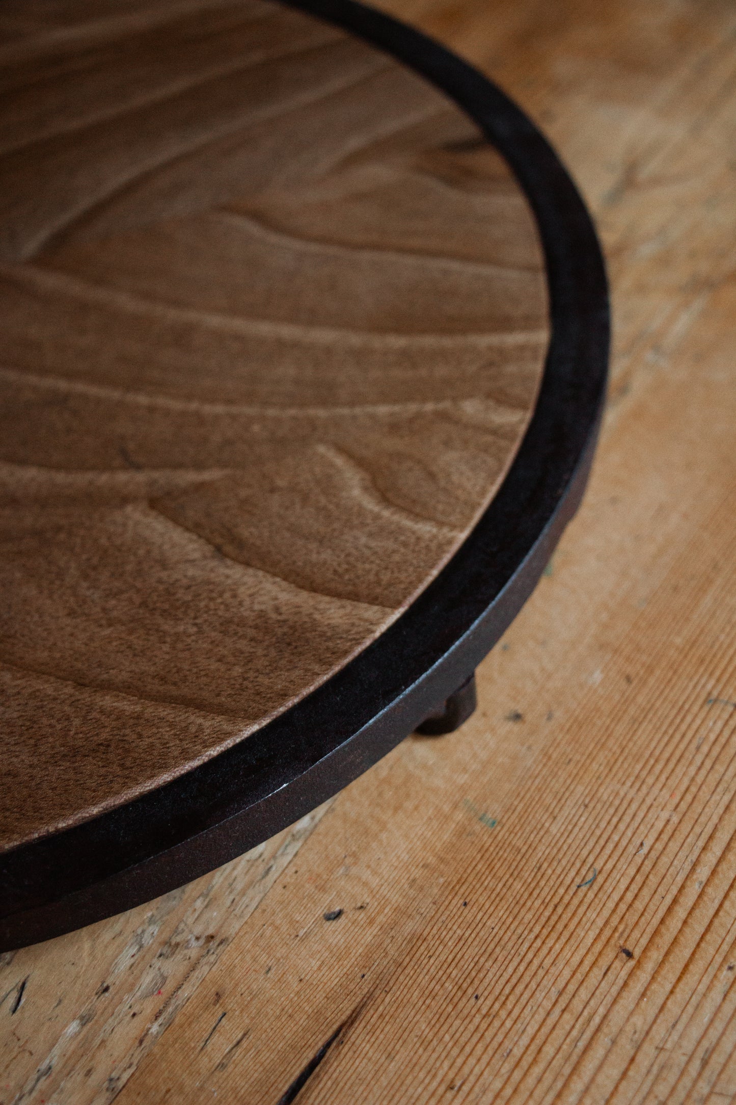 Untersetzer Holz in Blattform mit Metallrahmen 30 cm