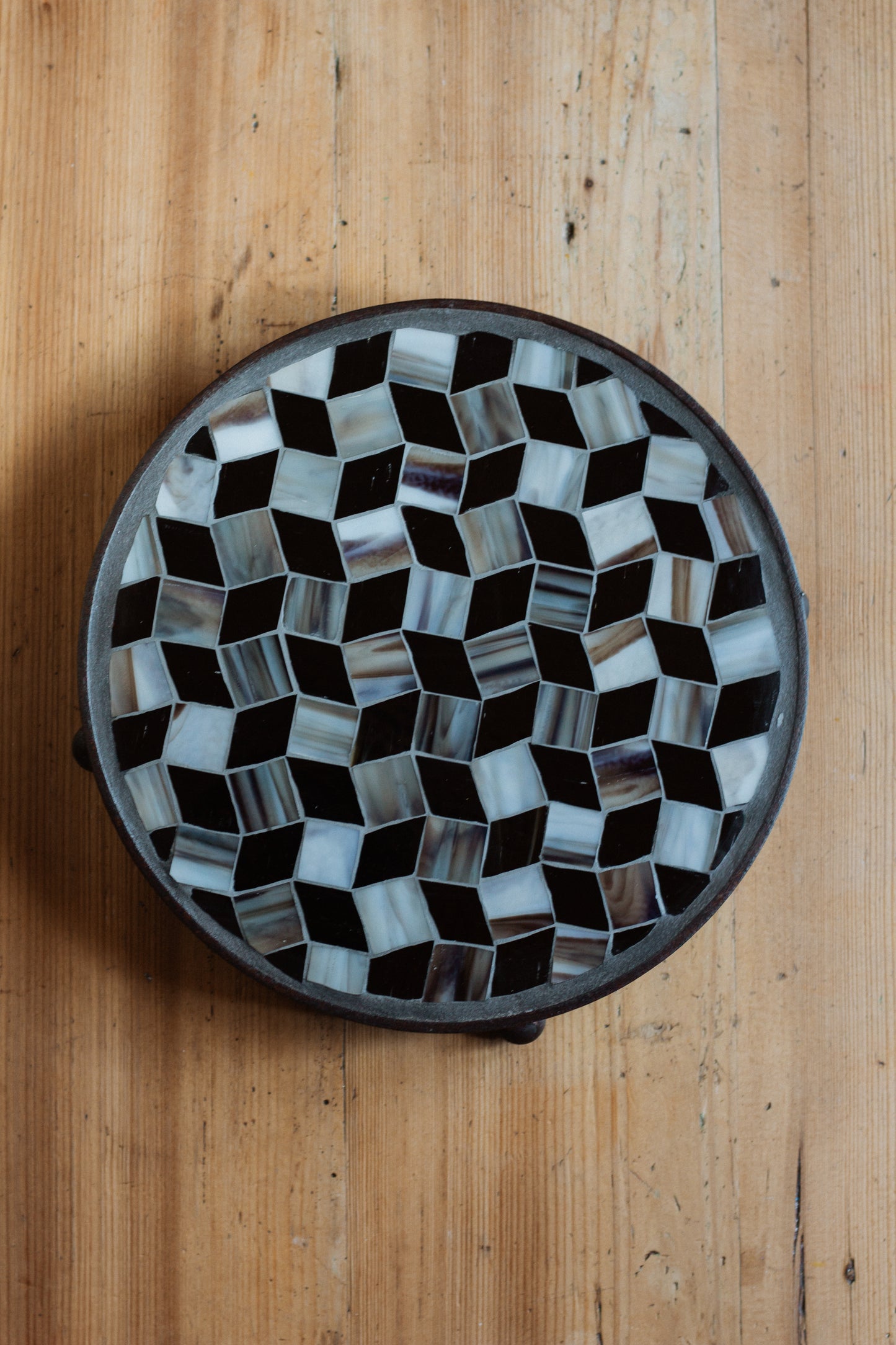 **AKTION** Runder Untersetzer mit Glasmosaik schwarz-rotbraun